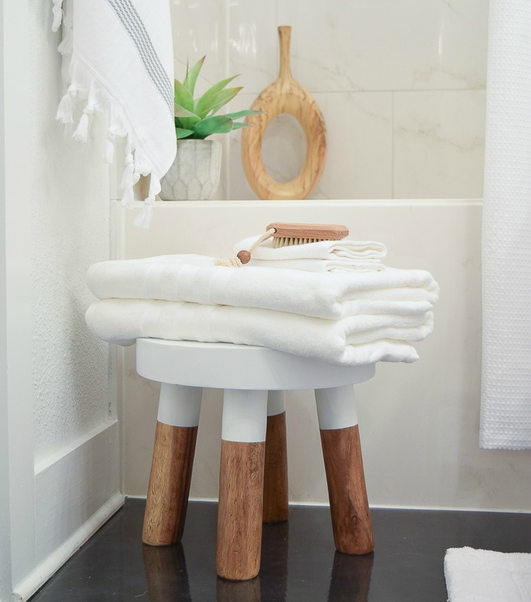 The Best Way to Fold A Bath Towel + the Softest Hotel Bath Towels - ZDesign  At Home