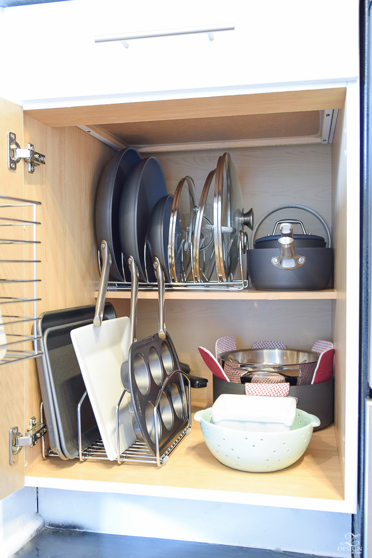 https://www.zdesignathome.com/wp-content/uploads/2018/03/how-to-organize-pots-pans-small-space-organizational-tools-kitchen-pot-pan-lid-storage-rack-small-space-cutting-board-storage-rack-organized-kitchen-zdesign-at-home-1-of-3.jpg