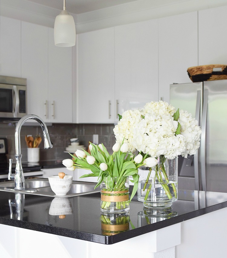 https://www.zdesignathome.com/wp-content/uploads/2018/04/best-way-to-organize-small-kitchen-cabinets-white-lacquer-cabinets-black-granite-countertops-how-to-organize-small-kitchen-best-.jpg