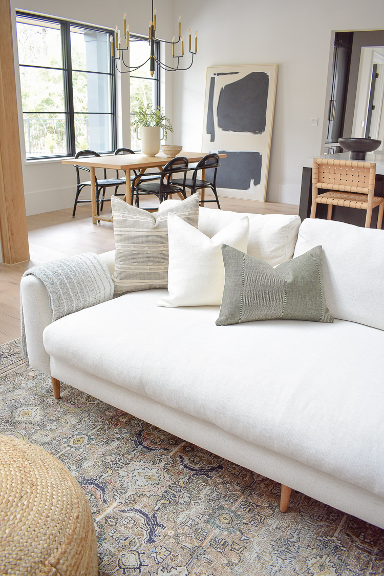 How to Style Your Throw Pillows 